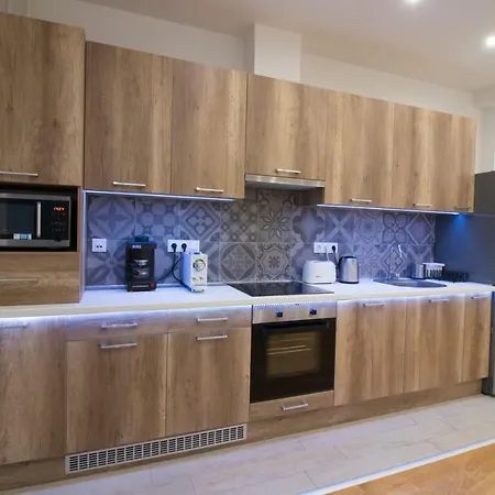 Beautiful 2 Bdr In The Inner Center *