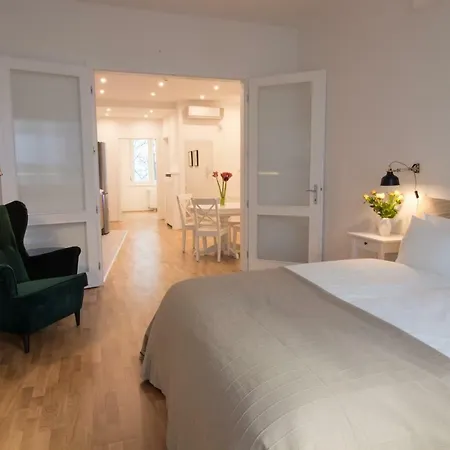 Apartment Beautiful 2 Bdr In The Inner Center