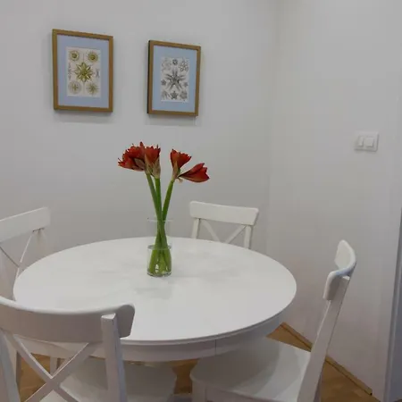 Beautiful 2 Bdr In The Inner Center Appartamento
