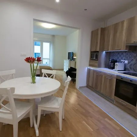 Beautiful 2 Bdr In The Inner Center * Budapest
